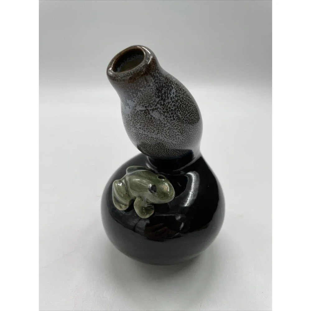 Pottery Ceramic Black Two Tone Speckle Bud Vase with Cute Green Frog 5”